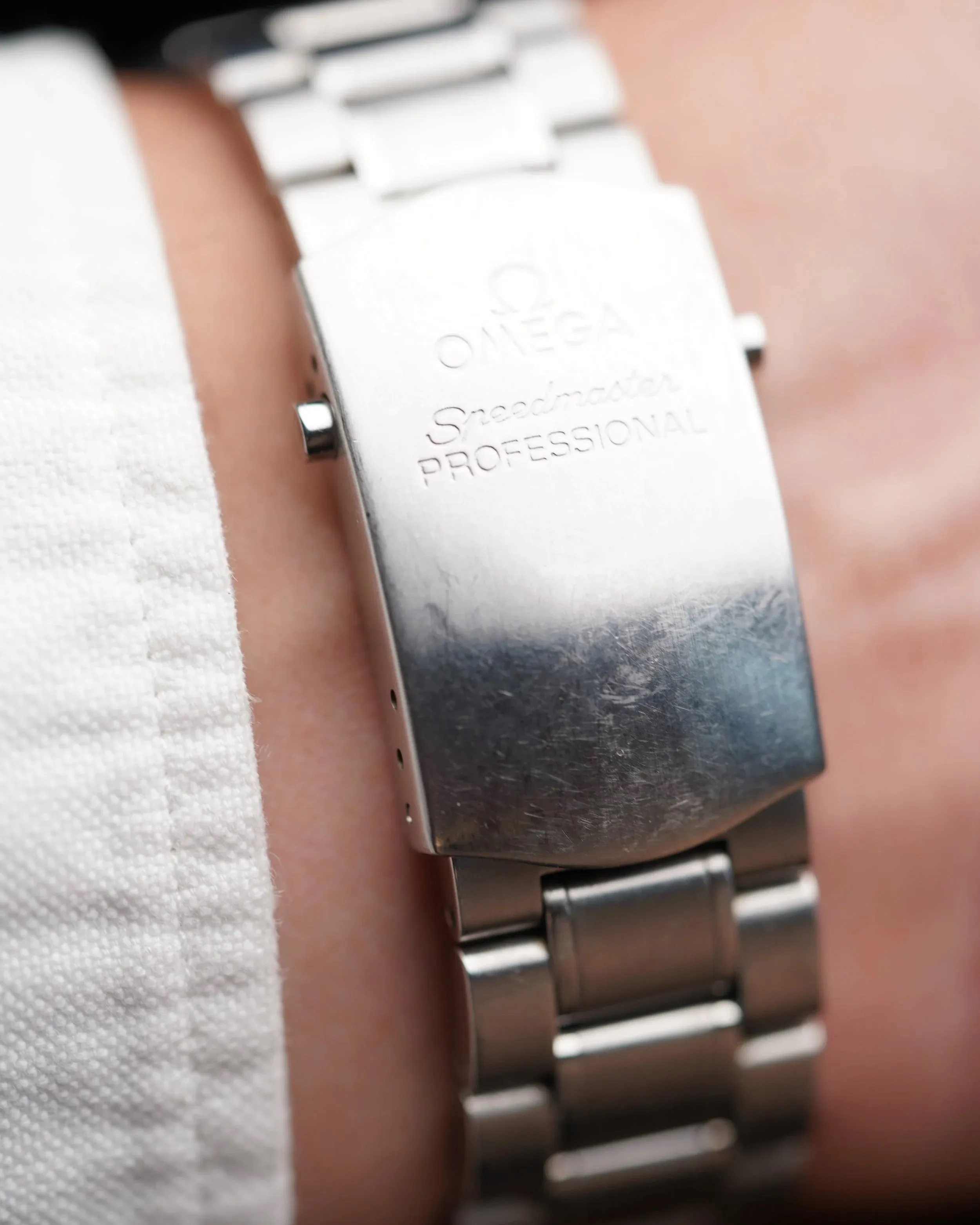 OMEGA Speedmaster Professional “Snoopy” Limited Edition Full Set sold by J. Press product image thumbnail 5