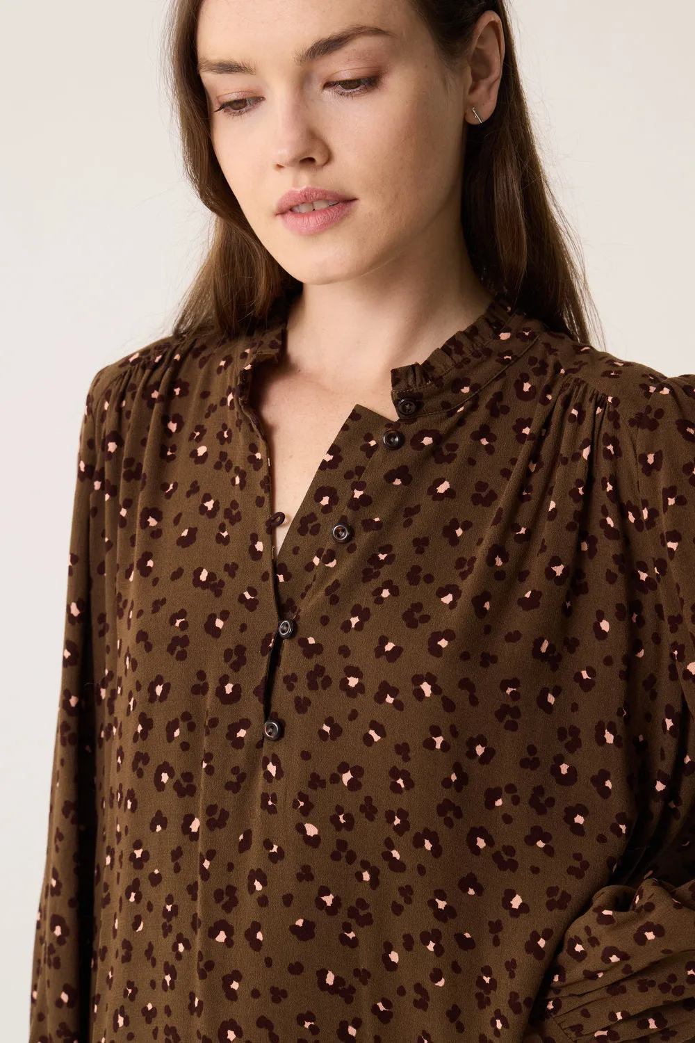 Robe Solene Leo Kaki sold by Des Petits Hauts product image thumbnail 3