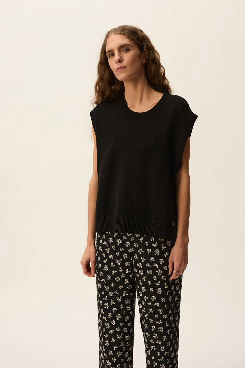 Pull Autis Noir sold by Des Petits Hauts