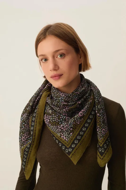 Foulard Nyva Golden Garden sold by Des Petits Hauts