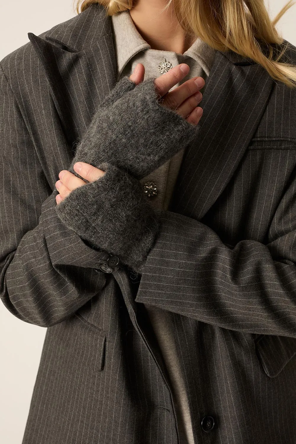 Mitaines Aura Anthracite sold by Des Petits Hauts