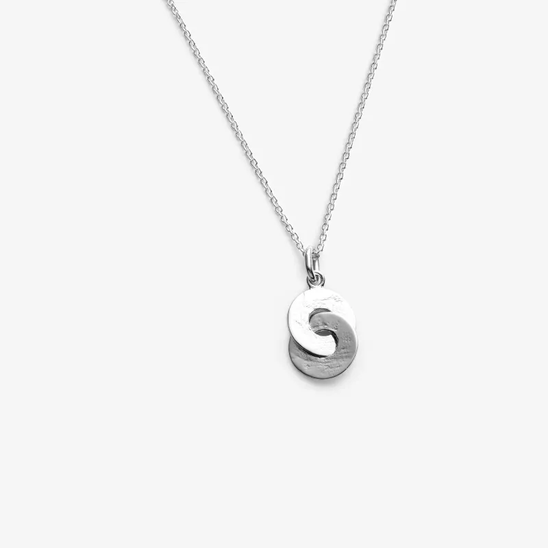 Engagée - Collier avec pendentif de cercles entrelacés sold by Lidia Jewelry