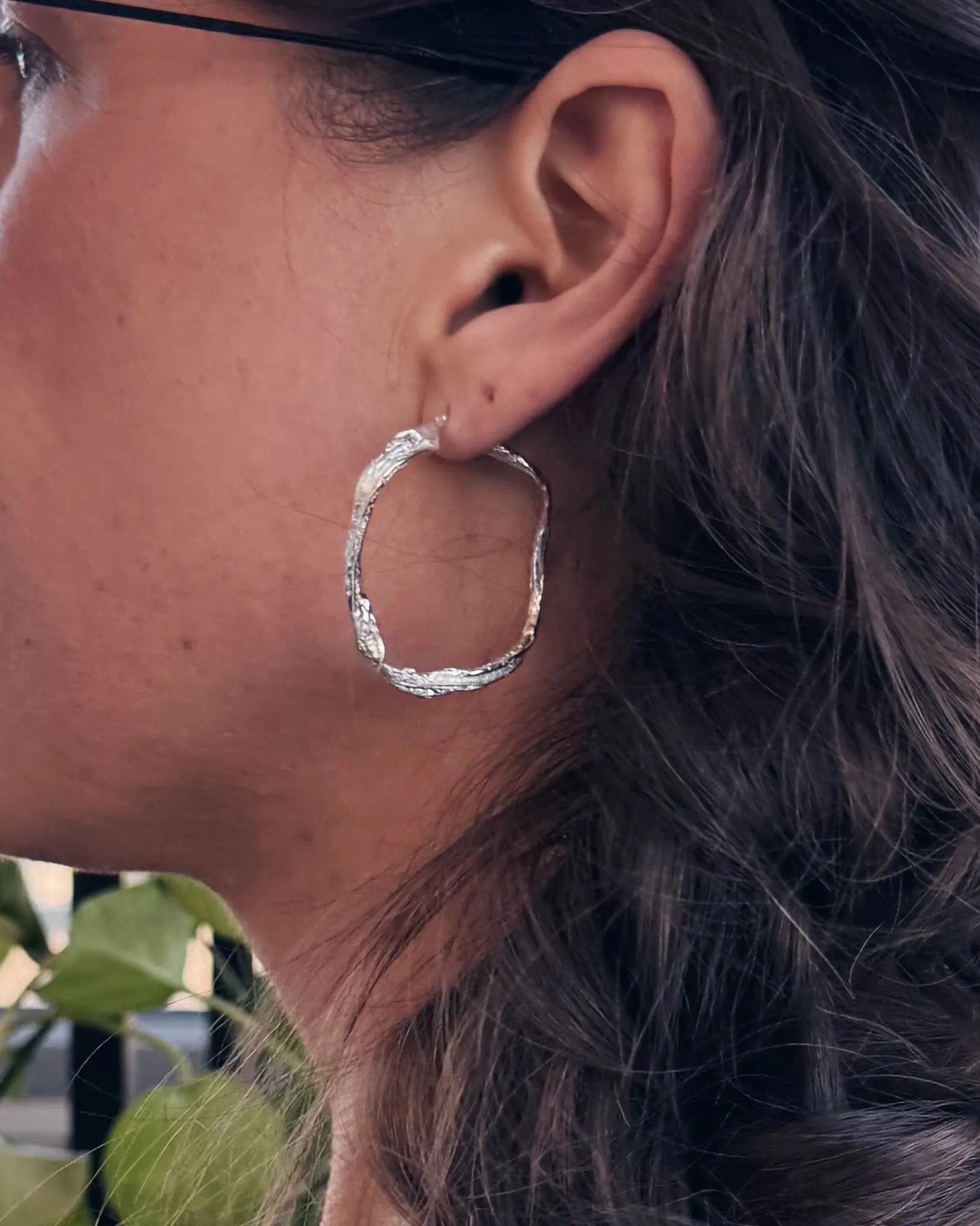 Émilie - Grands anneaux d’oreilles ondulés fait au Québec sold by Lidia Jewelry product image thumbnail 2