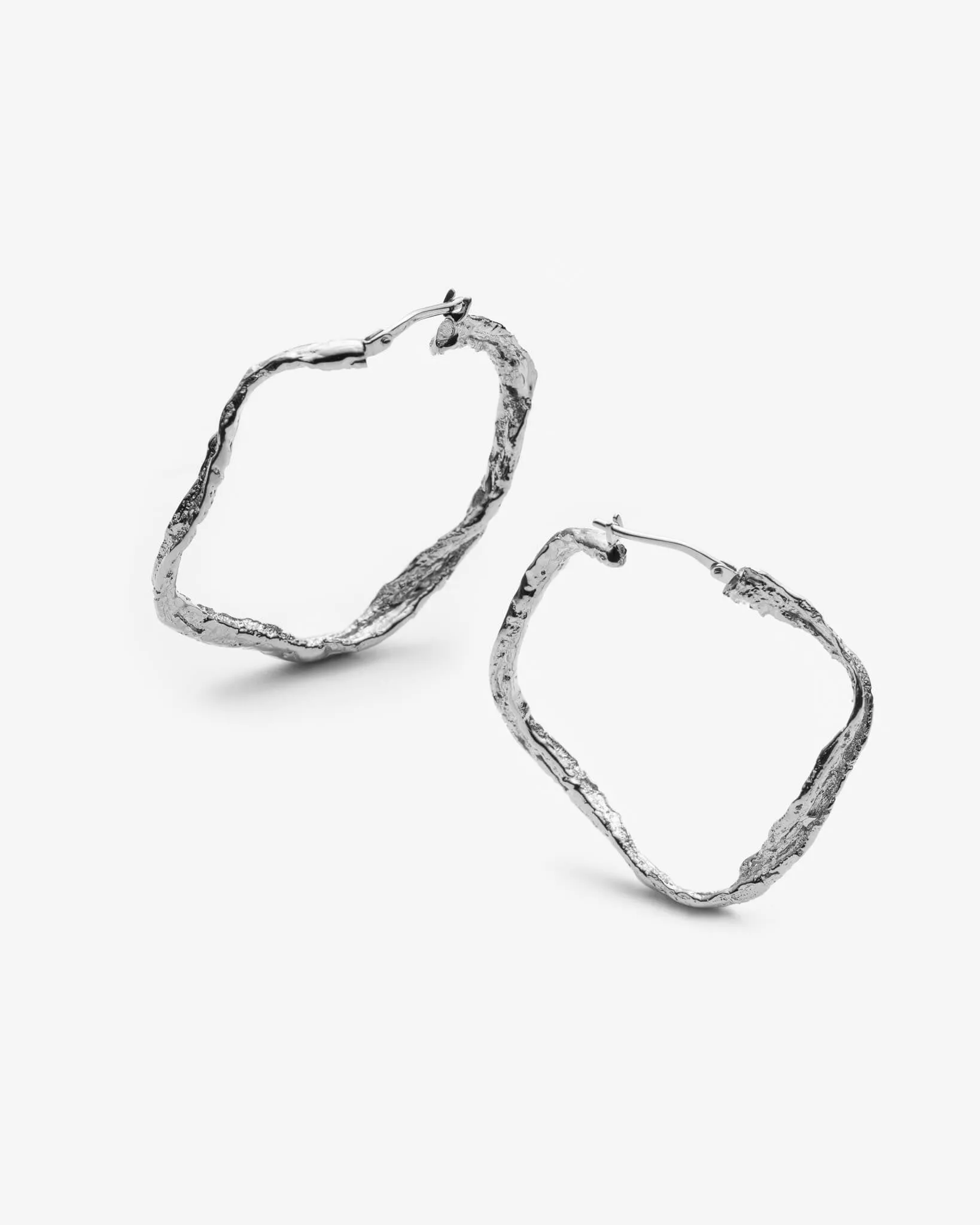 Émilie - Grands anneaux d’oreilles ondulés fait au Québec sold by Lidia Jewelry product image thumbnail 4