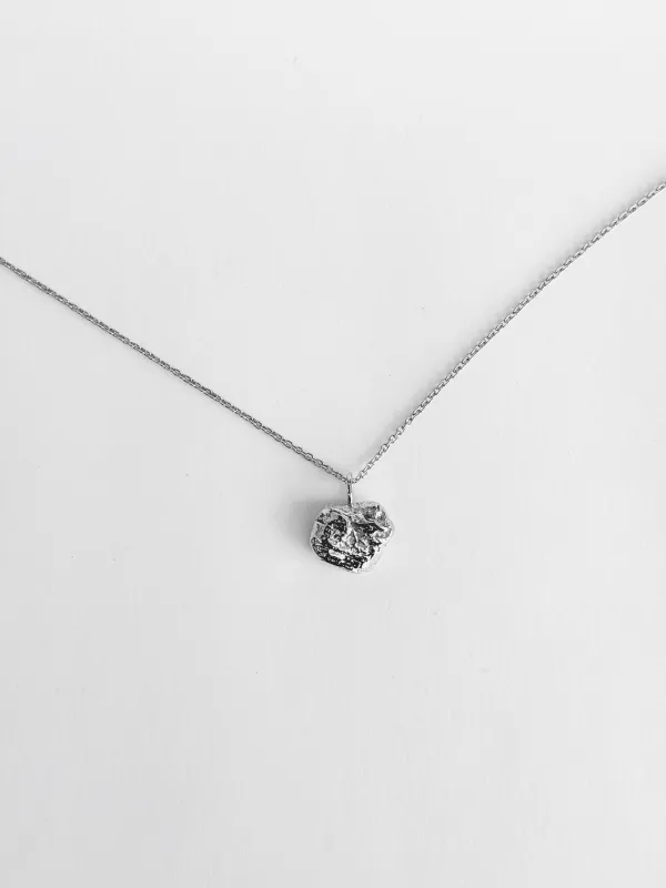 Cœur de banane - Collier pendentif texturé fait à la main sold by Lidia Jewelry