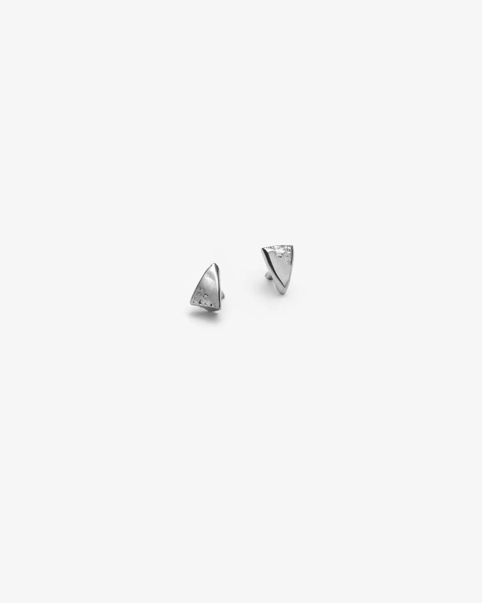 Chocolate Chip – Boucles d’oreille triangle minimalistes sold by Lidia Jewelry product image thumbnail 5