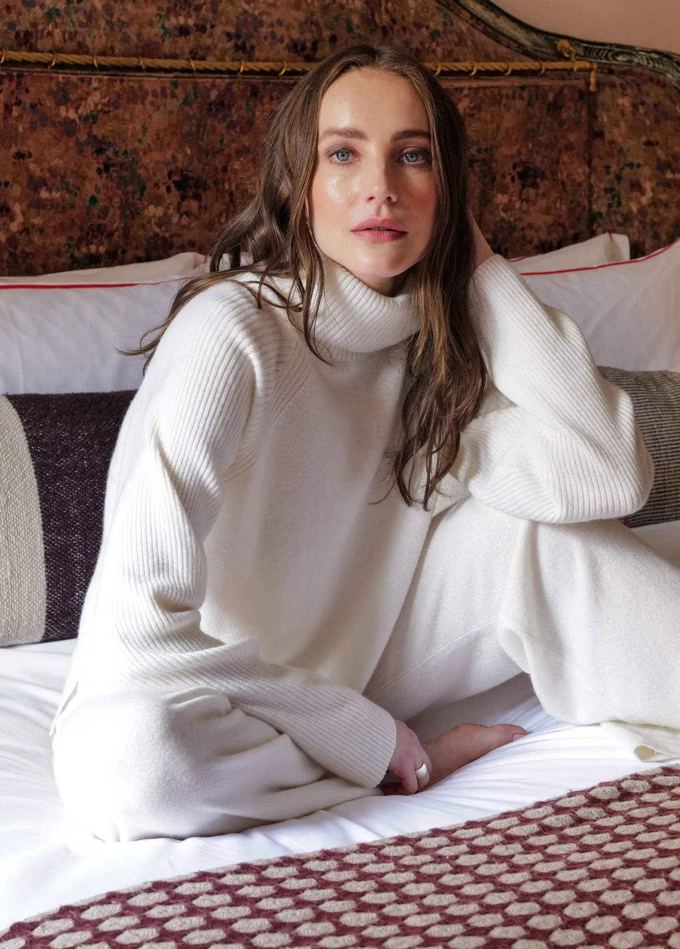 THE MINIMALIST SWEATER sold by Favorite Daughter