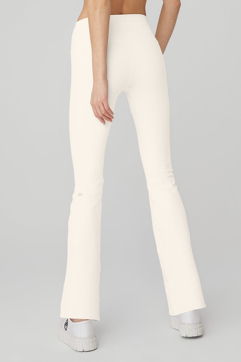 ◇KHAKIPOINT◇ Ribbed Bootcut Leggings ivory Airbrush High-Waist 7/8 Bootcut Legging - Ivory | Parallel