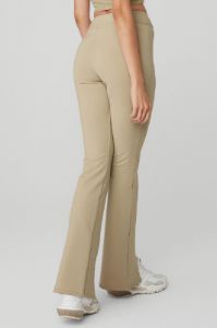 Airbrush High-Waist 7/8 Flutter Legging - California Sand sold by Alo Yoga