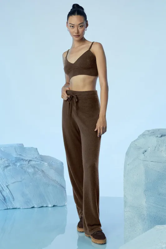 Cashmere Jet Set Bra & Cashmere High-Waist Jet Set Wide Leg Pant Set - Espresso sold by Alo Yoga