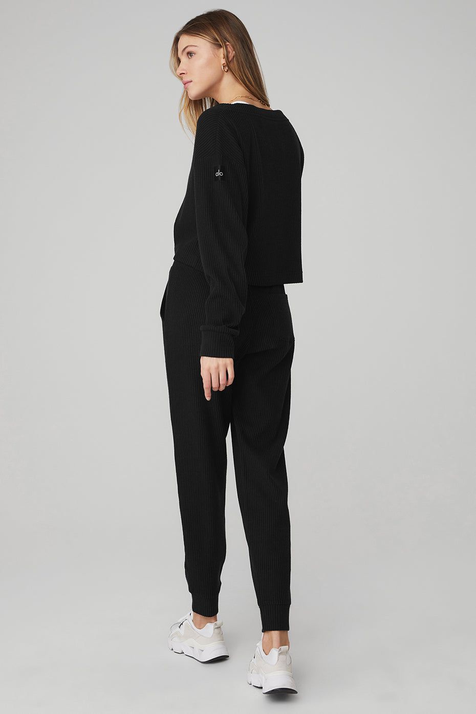 Muse V-Neck Pullover & Muse Sweatpant Set sold by Alo Yoga product image thumbnail 15
