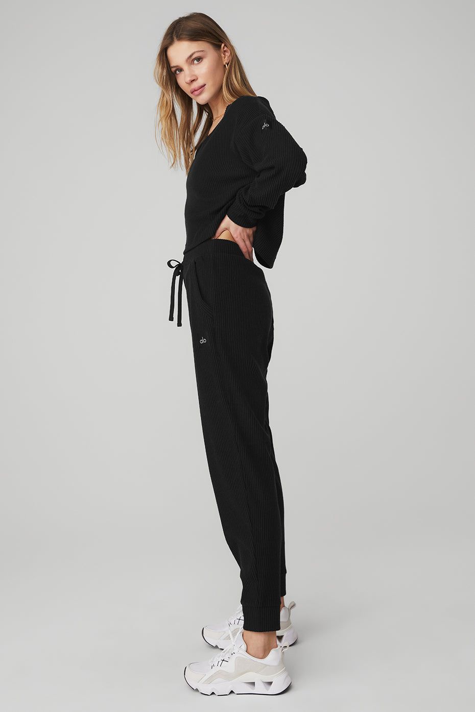 Muse V-Neck Pullover & Muse Sweatpant Set sold by Alo Yoga product image thumbnail 14