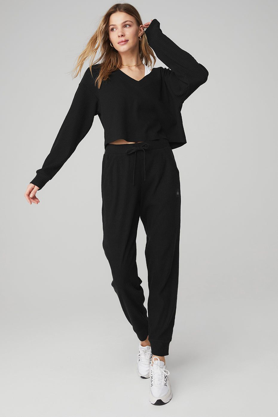 Muse V-Neck Pullover & Muse Sweatpant Set sold by Alo Yoga product image thumbnail 13