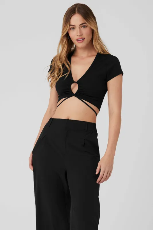 Airbrush Criss Cross Short Sleeve - Black made by Alo Yoga