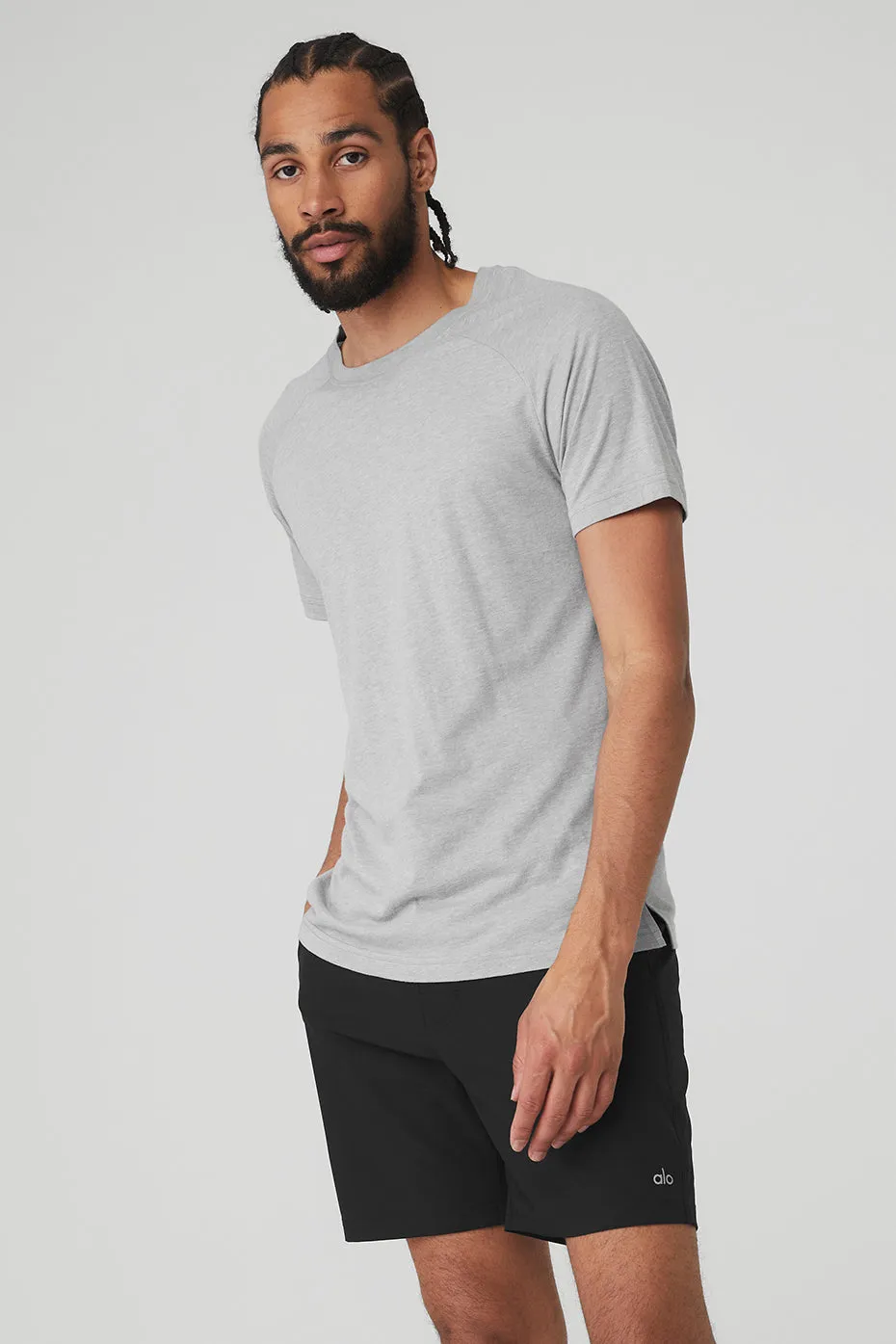 【Alo Yoga】Triumph Raglan Tee Triumph Raglan Tee - Athletic Heather Grey | Alo Yoga