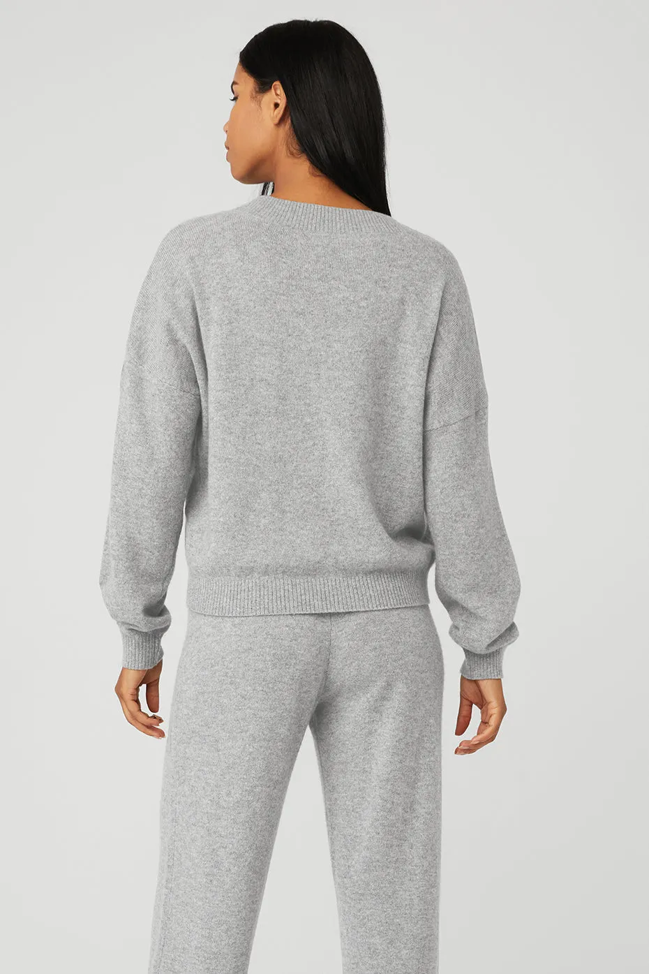 Cashmere Jet Set V-Neck Pullover - Dove Grey Heather sold by Alo Yoga product image thumbnail 2