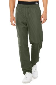 Legend Snap Pant - Dark Cactus sold by Alo Yoga