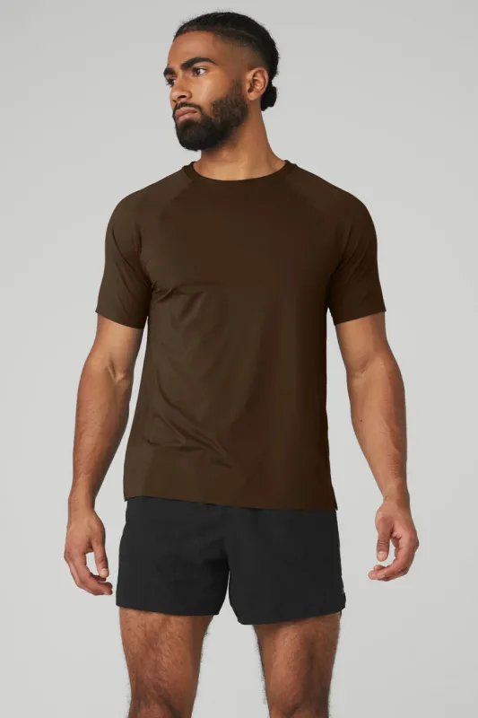 Idol Performance Tee - Espresso sold by Alo Yoga