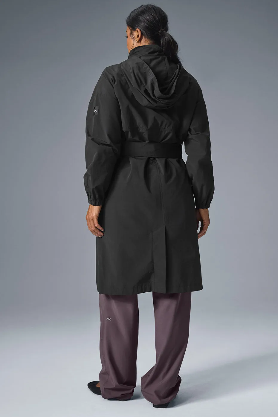 Crinkle On The Move Trench - Black sold by Alo Yoga product image thumbnail 3