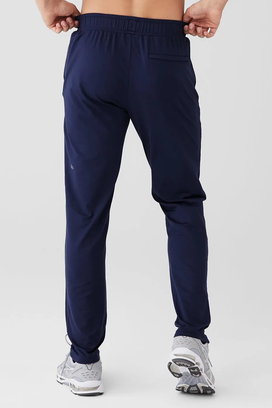 Conquer Pulse Pant - Navy sold by Alo Yoga product image thumbnail 2