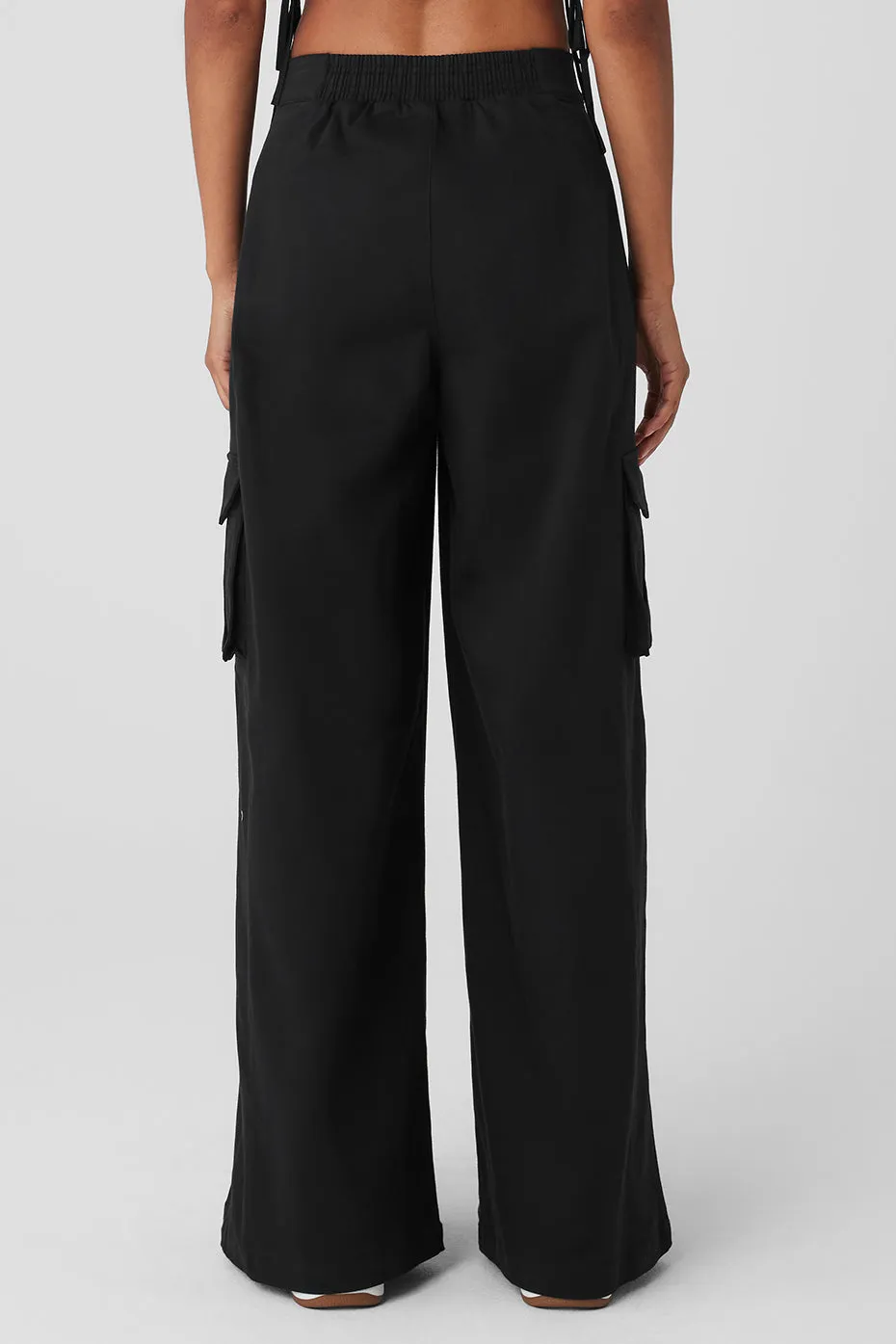 Show Off Cargo Wide Leg Trouser (Long) - Black sold by Alo Yoga product image thumbnail 3