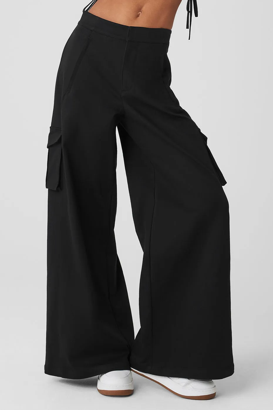 Show Off Cargo Wide Leg Trouser (Long) - Black sold by Alo Yoga