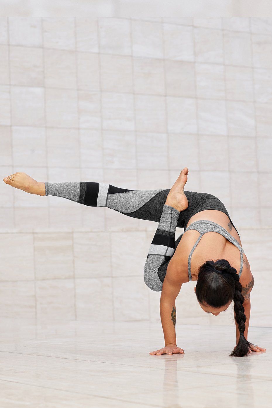 High-Waist Alosoft Momentum Legging - Dark Heather Grey/Zinc Heather/Black/Dove Grey Heather sold by Alo Yoga product image thumbnail 7