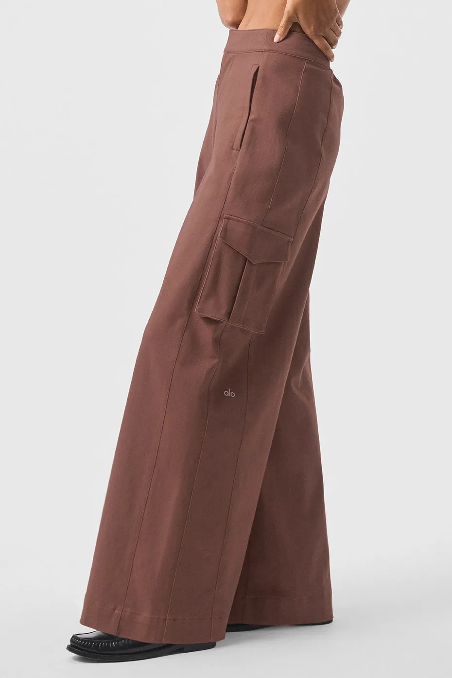 Show Off Cargo Wide Leg Trouser - Chestnut sold by Alo Yoga product image thumbnail 4