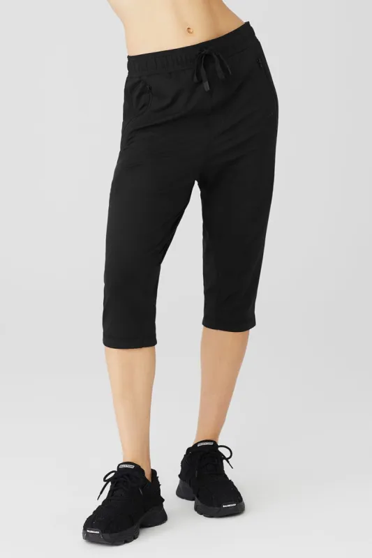 Balance Capri Pant - Black made by Alo Yoga