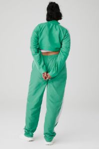 Racetrack Shrug & Racetrack Pant Set - Lettuce/White sold by Alo Yoga