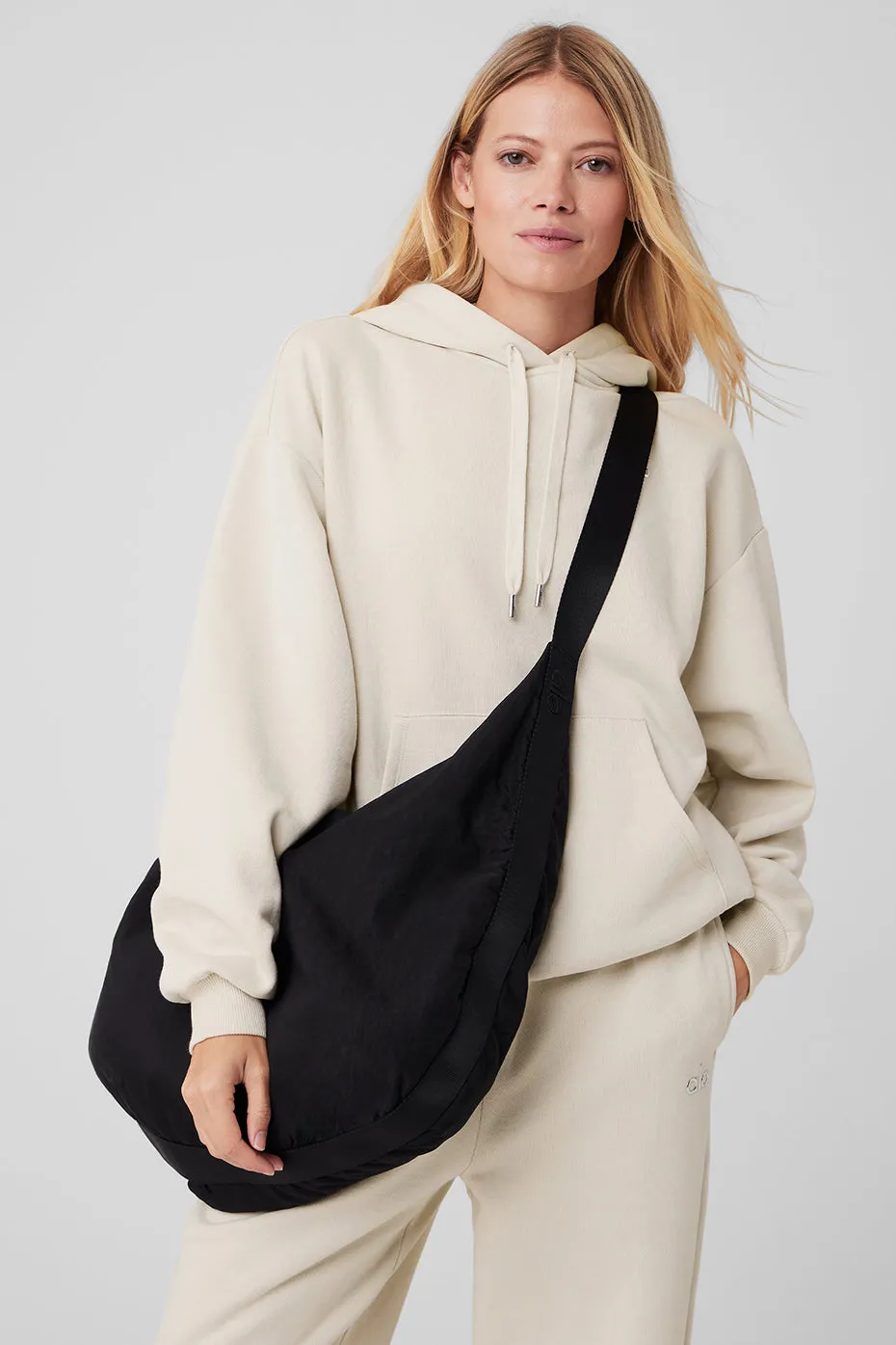 Om The Go Gym Sling Bag - Black sold by Alo Yoga