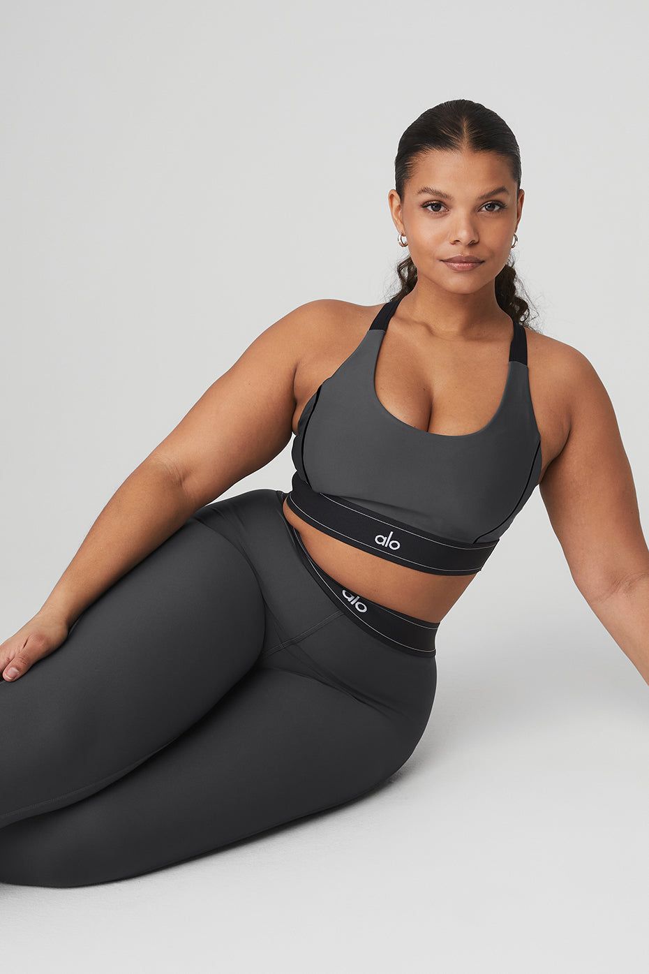 Airlift High-Waist Suit Up Legging & Airlift Suit Up Bra Set sold by Alo Yoga product image thumbnail 16