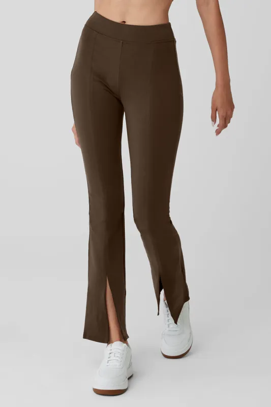 Airbrush High-Waist 7/8 Flutter Legging - Espresso sold by Alo Yoga
