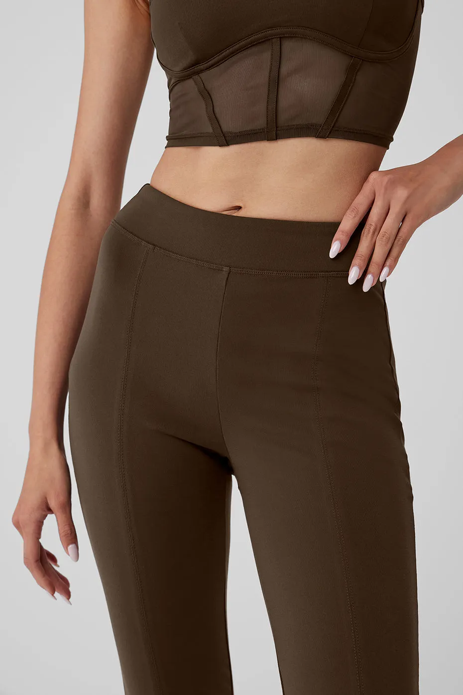 Airbrush High-Waist 7/8 Flutter Legging - Espresso sold by Alo Yoga product image thumbnail 5