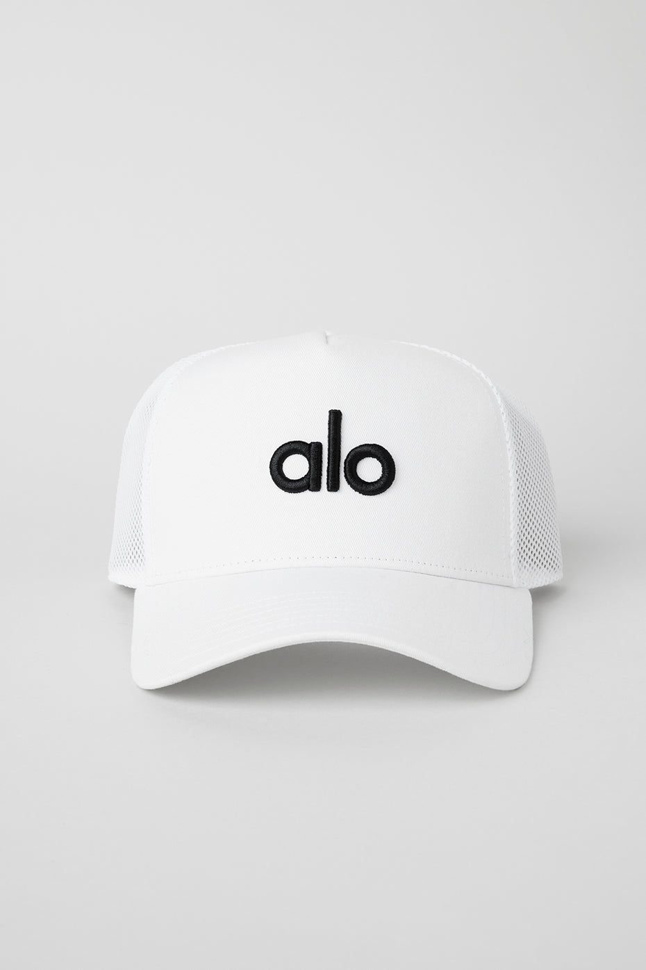Alo Yoga District Trucker Hat - White/Black | Parallel