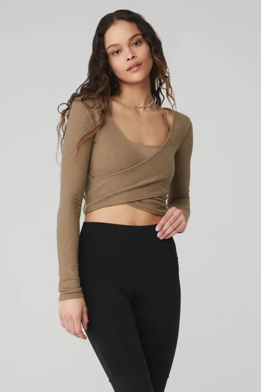 Amelia Luxe Long Sleeve Crop - Gravel sold by Alo Yoga