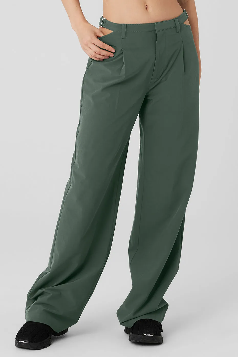 Mid-Rise Showdown Trouser - Dark Cactus sold by Alo Yoga