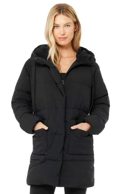 Cypress Puffer - Black sold by Alo Yoga