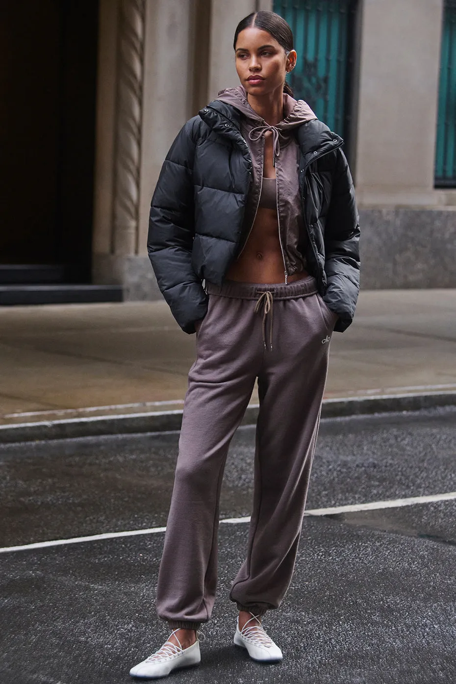 Accolade Sweatpant - Raisinette sold by Alo Yoga