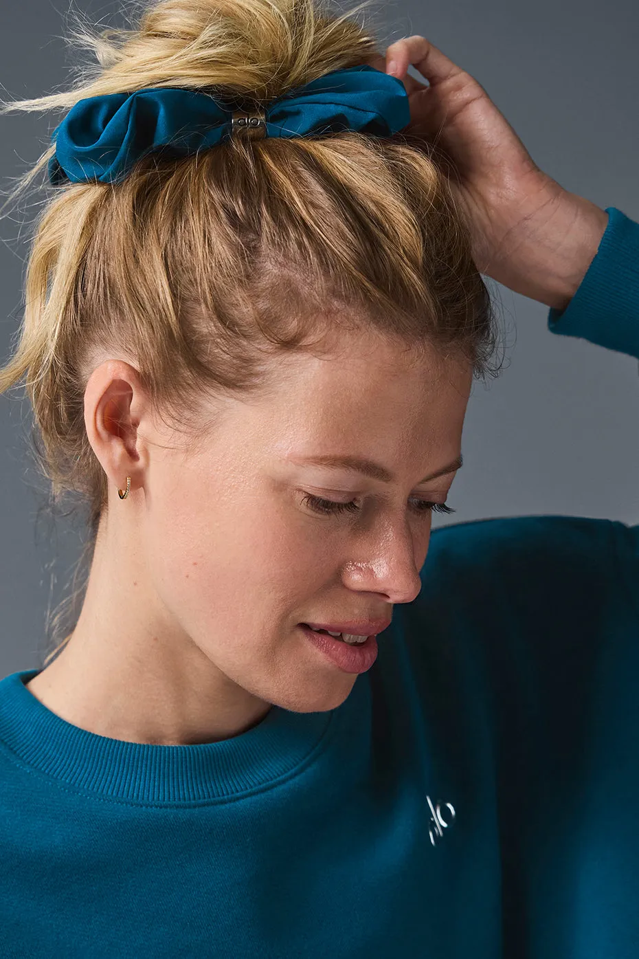 Bead It Oversized Scrunchie - Eclipse Blue sold by Alo Yoga product image thumbnail 3