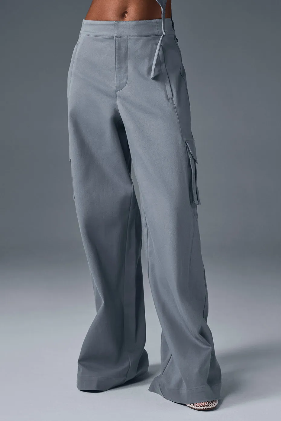 Show Off Cargo Wide Leg Trouser (Long) - Steel Grey sold by Alo Yoga