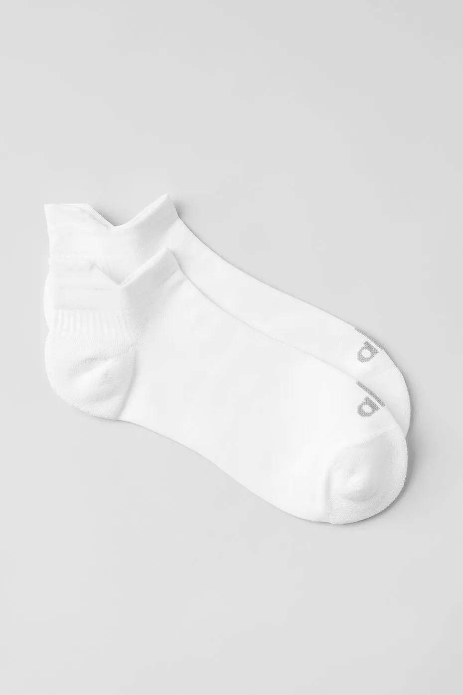 Unisex Performance Tab Sock - White/Titanium sold by Alo Yoga