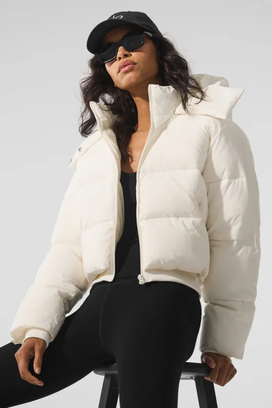 Foxy Puffer Jacket - Ivory made by Alo Yoga