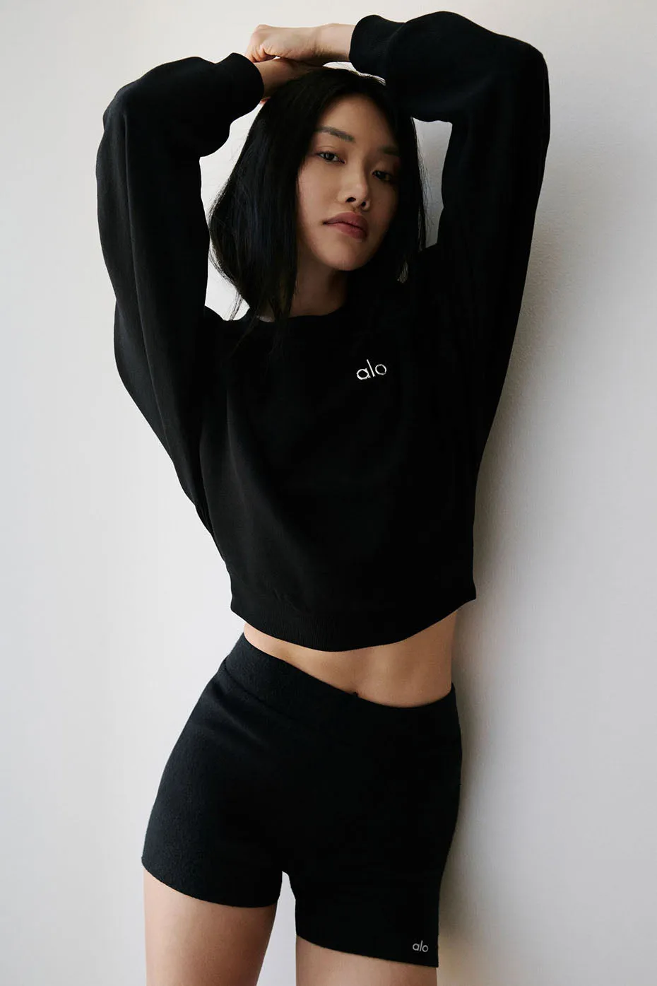 Cropped Accolade Crewneck - Black sold by Alo Yoga