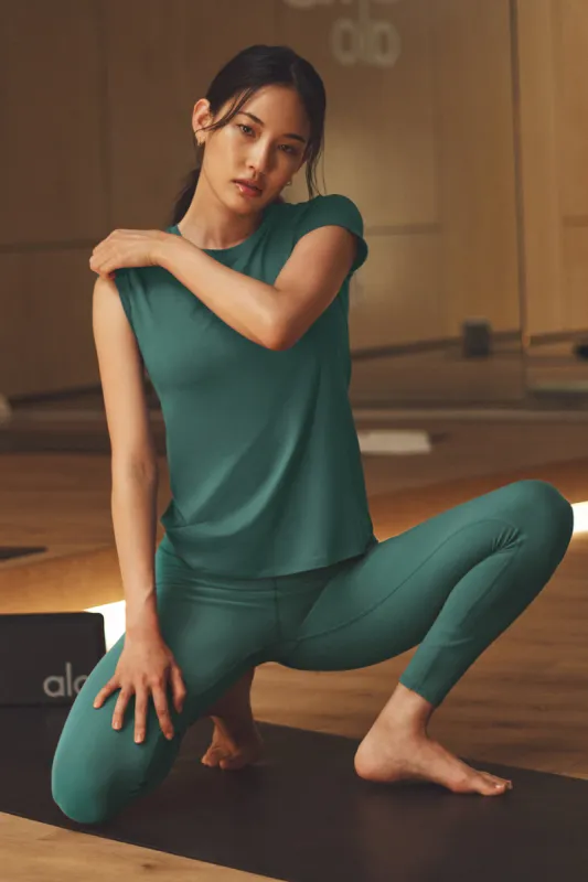 Alosoft Finesse Tee - Winter Ivy sold by Alo Yoga