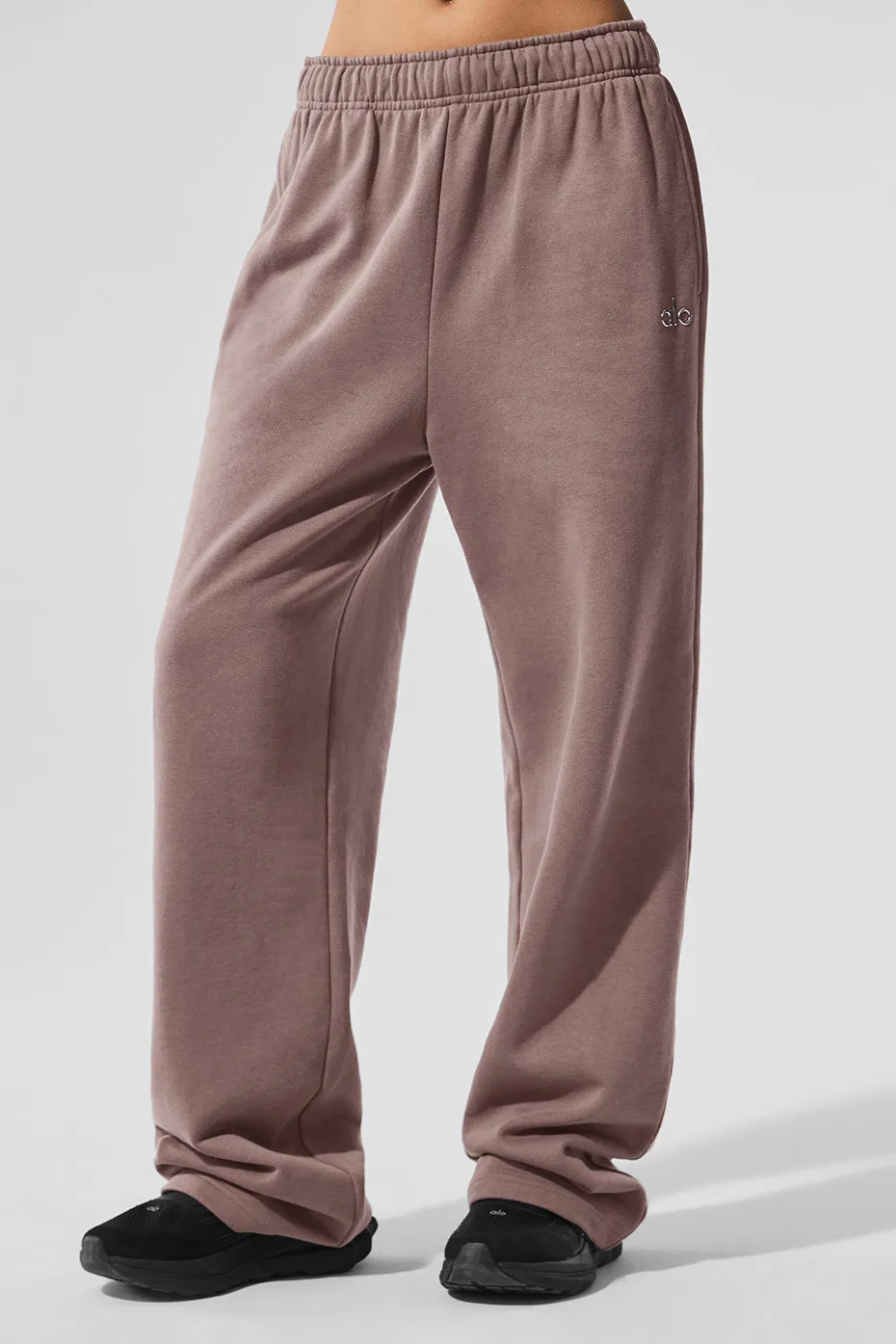 ALO | Accolade Straight Leg Sweatpant in Mushroom Brown, Size: Small sold by Alo Yoga