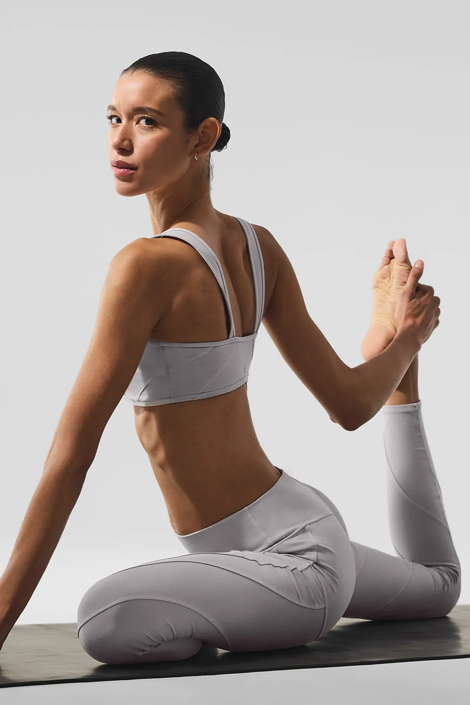 Washed Alosoft High-Waist Sunray Legging - Grey Sky Wash sold by Alo Yoga product image thumbnail 4