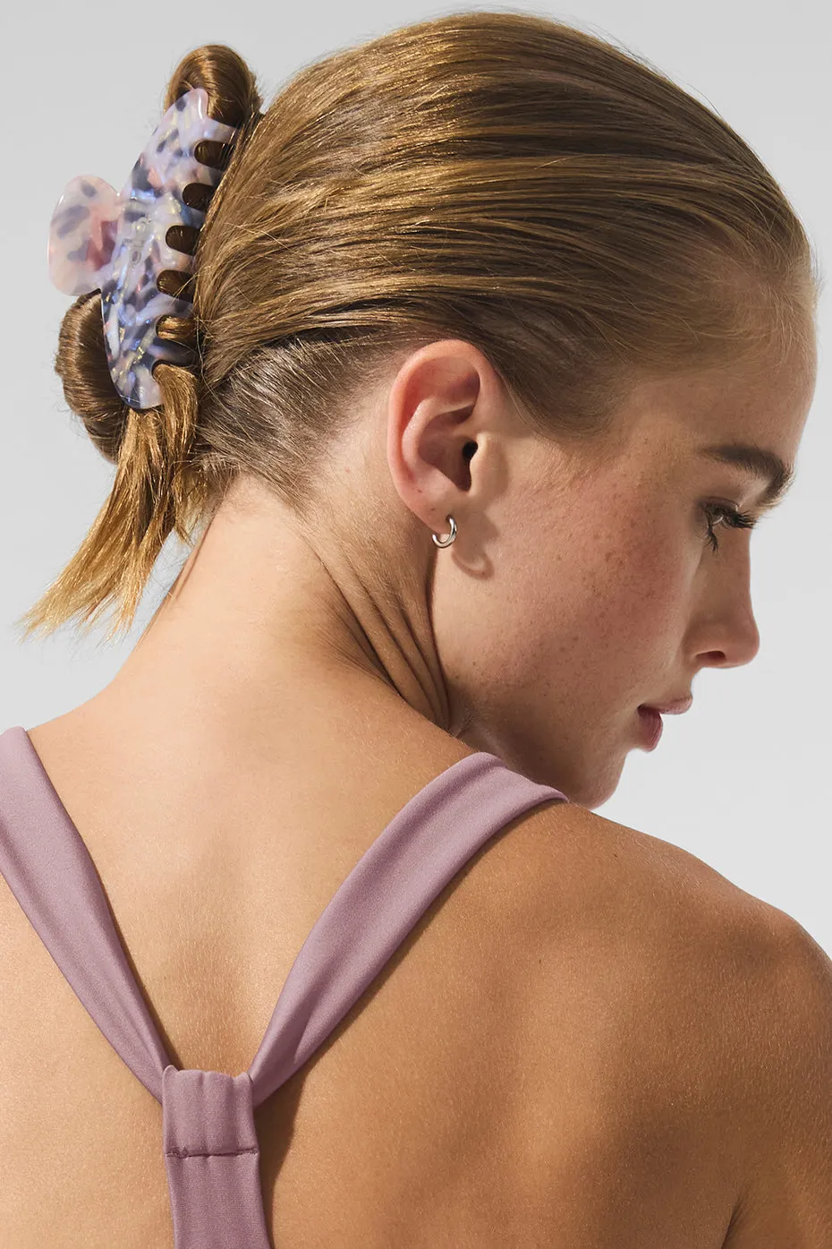 90's Claw Clip - Smoky Rose Crystal sold by Alo Yoga