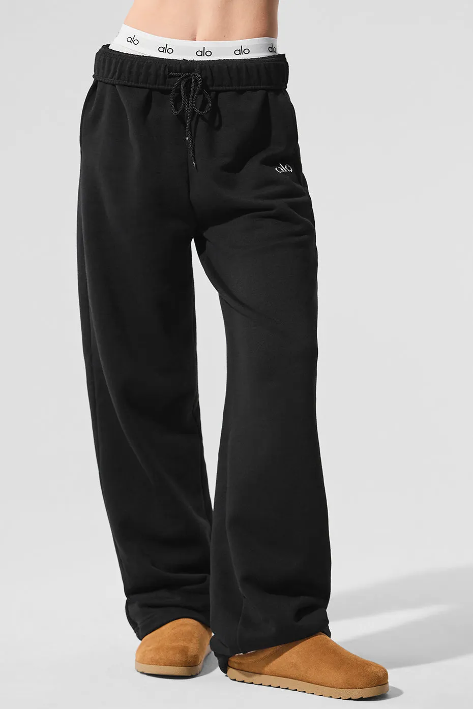 ALO | Accolade Straight Leg Sweatpant in Black, Size: Medium sold by Alo Yoga