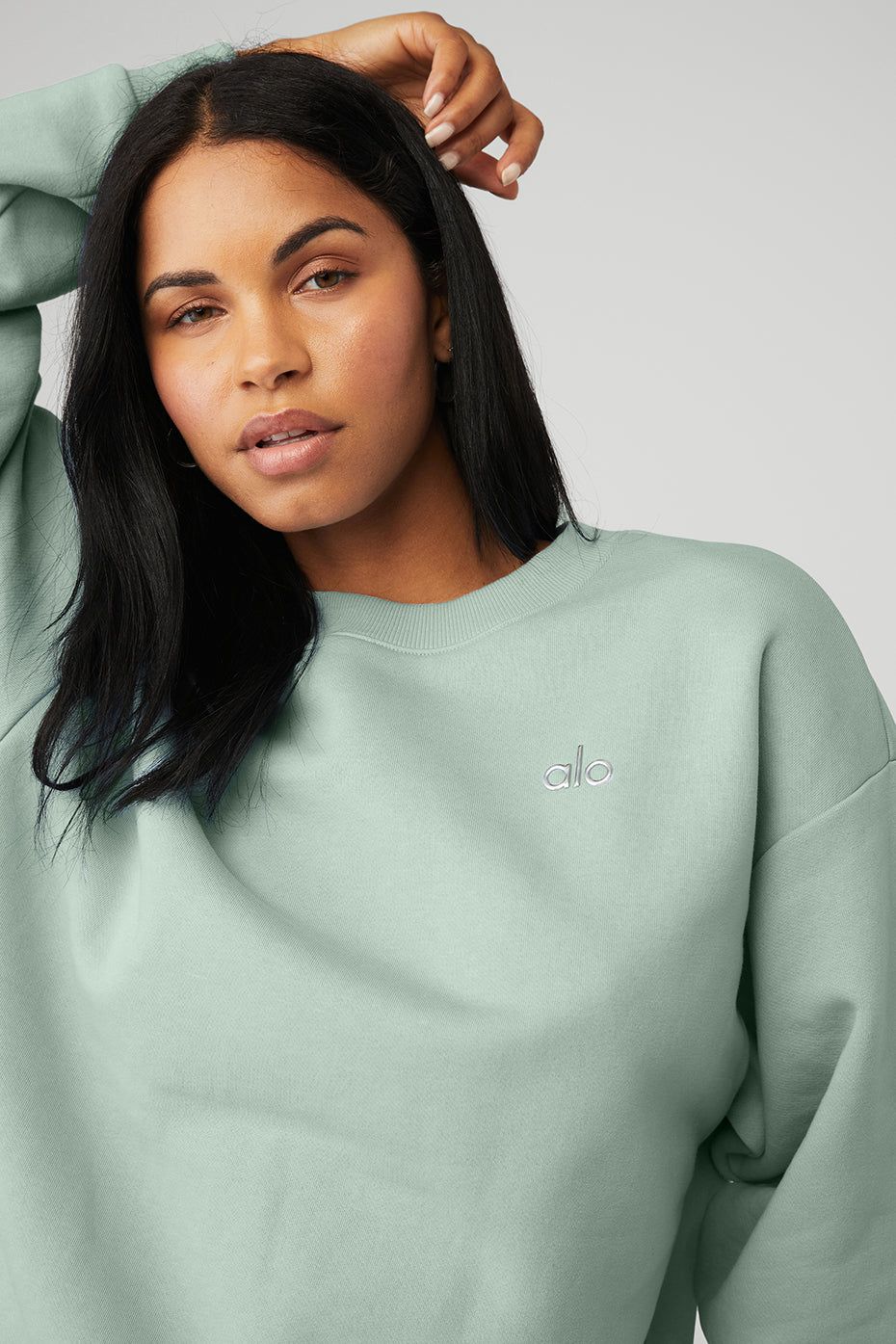 Alo Yoga Accolade Crew Neck Pullover - Icy Sage | Parallel